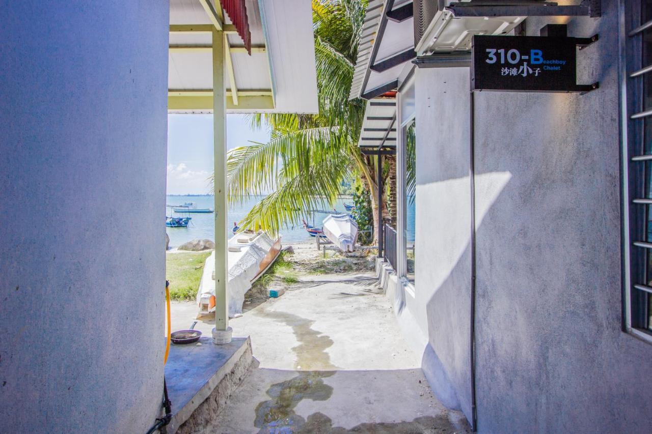 Beachboy Chalet By The Beach Bukit Lada Esterno foto